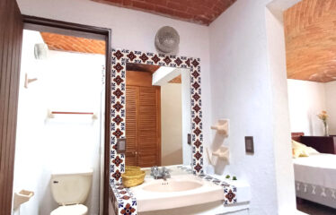 CASA CON HEMOSOS ACABADOS y ALBERCA COMÚN