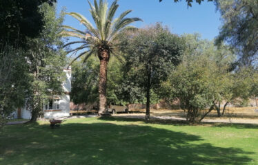 CASA CON HEMOSOS ACABADOS y ALBERCA COMÚN