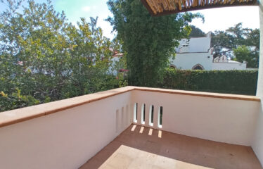 RESIDENCIA CON AMPLIO JARDÍN Y JACUZZI COLONIA CENTRO