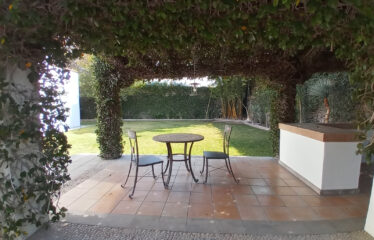 RESIDENCIA CON AMPLIO JARDÍN Y JACUZZI COLONIA CENTRO