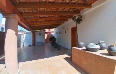 RESIDENCIA CON AMPLIO JARDÍN Y JACUZZI COLONIA CENTRO