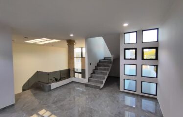 RESIDENCIA NUEVA CON ROOF GARDEN CERCA DE PLAZA COMERCIAL Y COLEGIOS