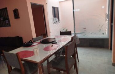 CASA Y DEPARTAMENTO CON COCHERA, EXCELENTE UBICACIÓN